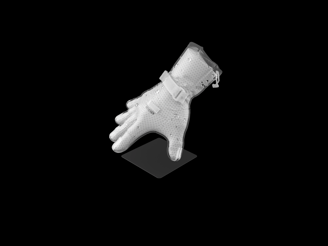 Motion graphic showing durability and grip performance of Gore-Tex Grip Gloves Technology.