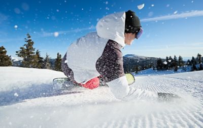Which is a Better Workout: Skiing or Snowboarding?