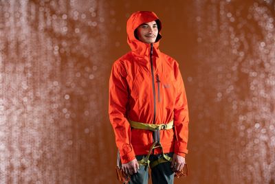 Studio shot Men's Exposure/2 Gore-tex Paclite Plus Jacket in the rain with a green background