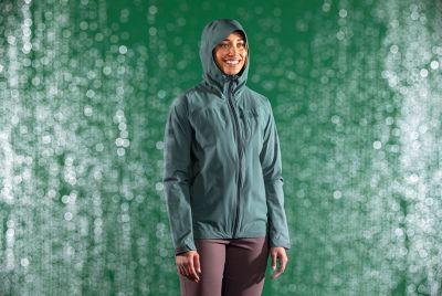 Studio shot of the Women’s Stretch Ozonic™ Jacket in the rain with a green background