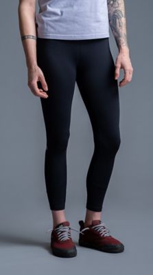 Front view of the Women’s All Day Favorite tight
 in the studio