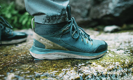 A hiker wearing a shoe with Navic Fit. 