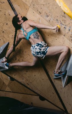 Kyra bouldering