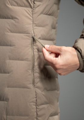 Detail shot of the Women's Super/DS™ Stretchdown Parka's side pocket