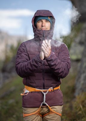 Portrait of MHW employee wearing the Men's Stretchdown™ Hybrid Hoodyoutside of Salt Lake City
