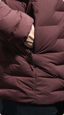 detail shots of the Men’s Stretchdown™ Parka