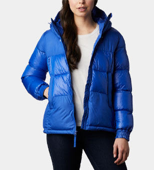 Woman wearing a Pike Lake™ II jacket.