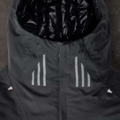 Details like reflective mask venting inspired by Vader’s helmet