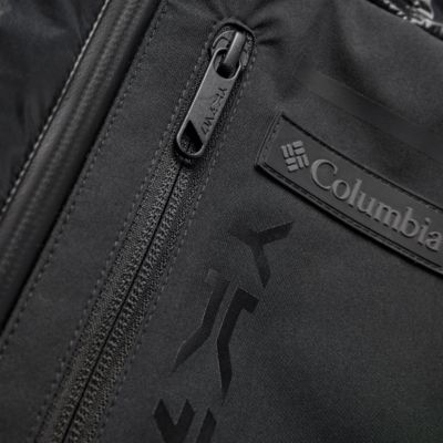 Zippered chest pocket with Aurebesh messages