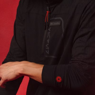 Details include an Aurebesh message on the chest