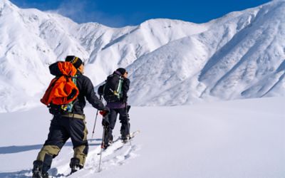 Daisuke Mizuma and Keisuke Yoshida make their approach to Mt. Dainichi.