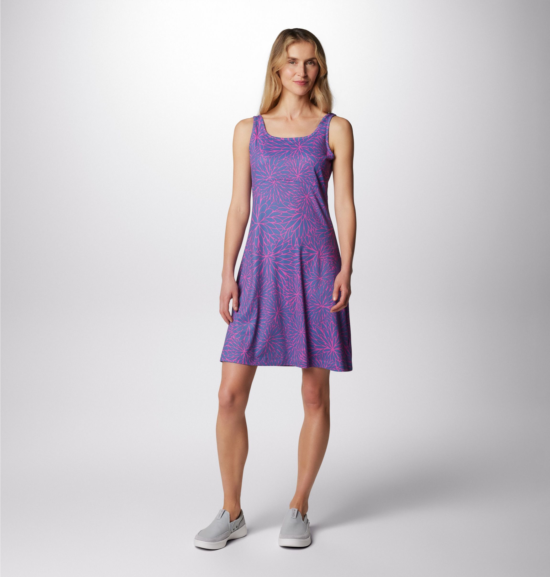 Ask Heather: Dresses that minimize the bust line  Figure flattering dresses,  Flattering fashion, Fashion