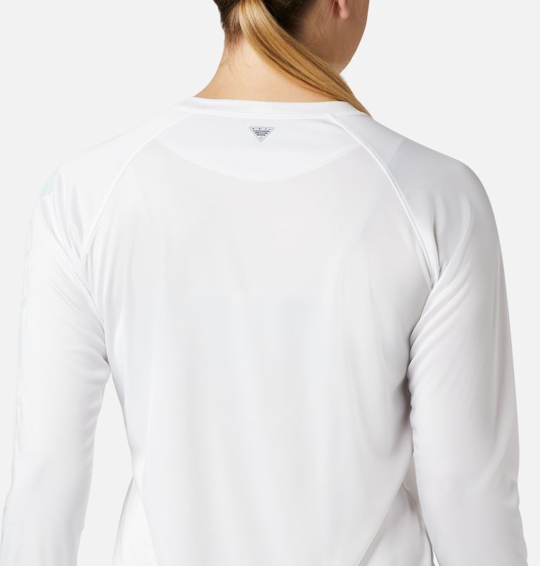 Thumbnail: Women’s PFG Tidal Tee II Long Sleeve Shirt, Color: White, Cirrus Grey Logo, image 4