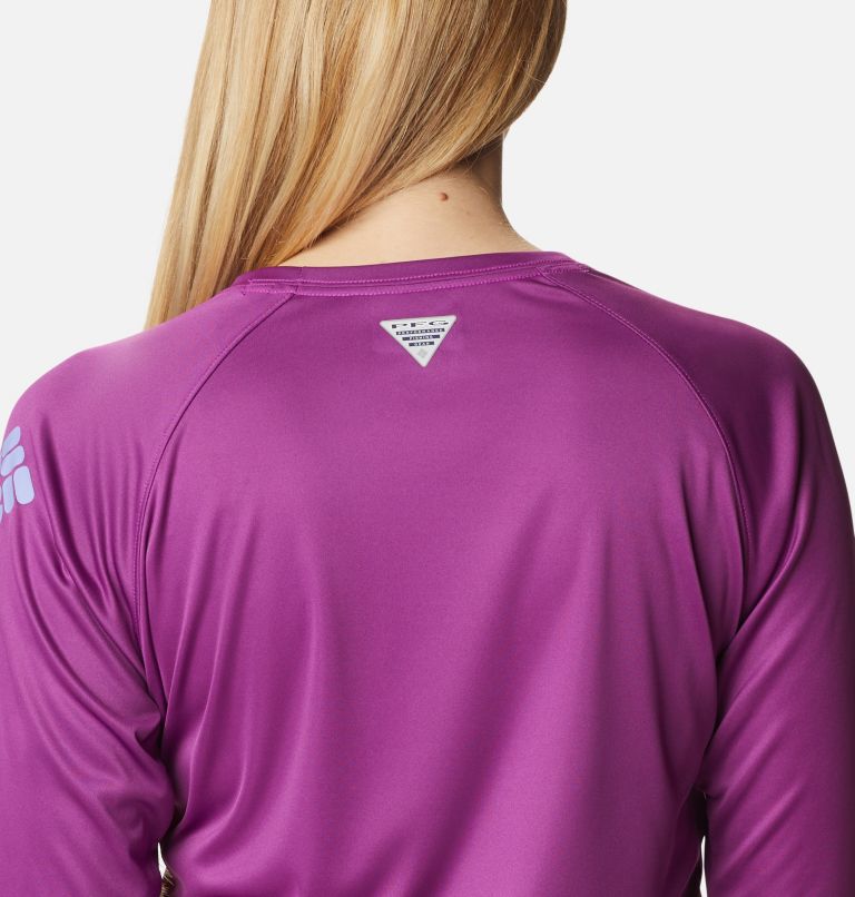 Thumbnail: Women’s PFG Tidal Tee II Long Sleeve Shirt, Color: Berry Jam, Fairytale Logo, image 5