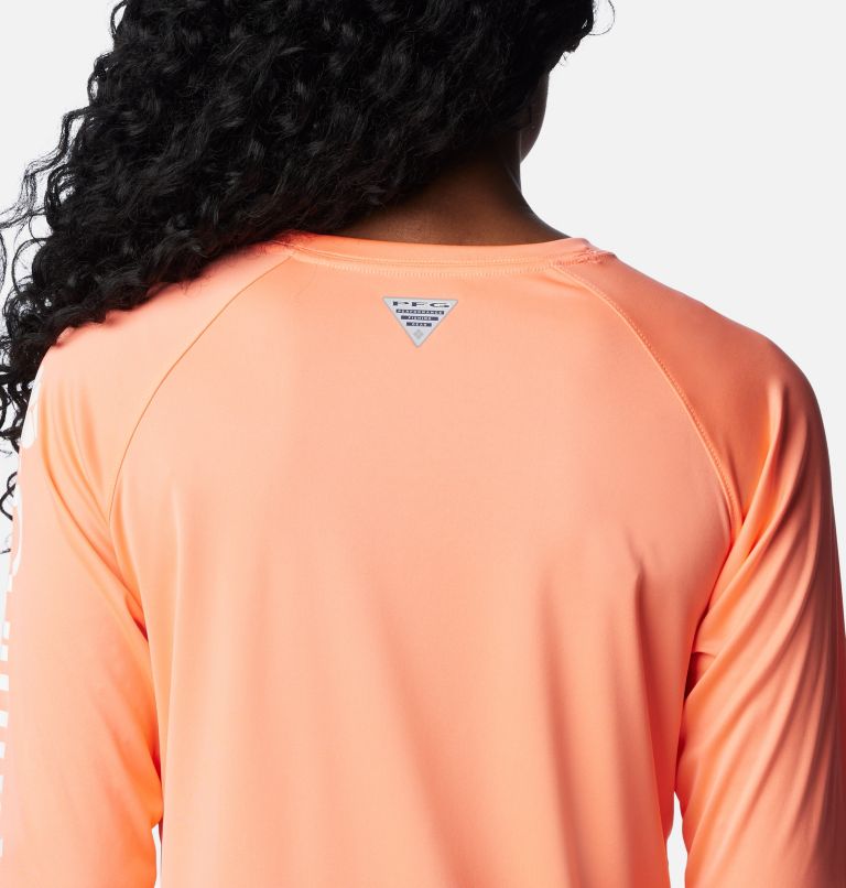 Thumbnail: Women’s PFG Tidal Tee II Long Sleeve Shirt, Color: Coral Glow, White Logo, image 5