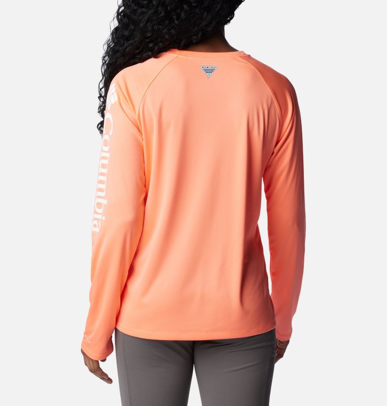 Thumbnail: Women’s PFG Tidal Tee II Long Sleeve Shirt, Color: Coral Glow, White Logo, image 2
