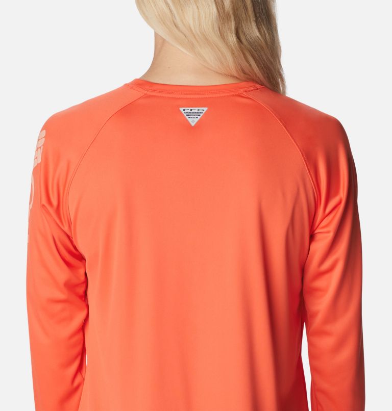 Thumbnail: Women’s PFG Tidal Tee II Long Sleeve Shirt, Color: Corange, Light Coral Logo, image 5