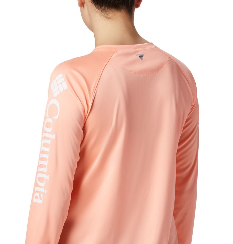 Thumbnail: Women’s PFG Tidal Tee II Long Sleeve Shirt, Color: Tiki Pink, White Logo, image 4