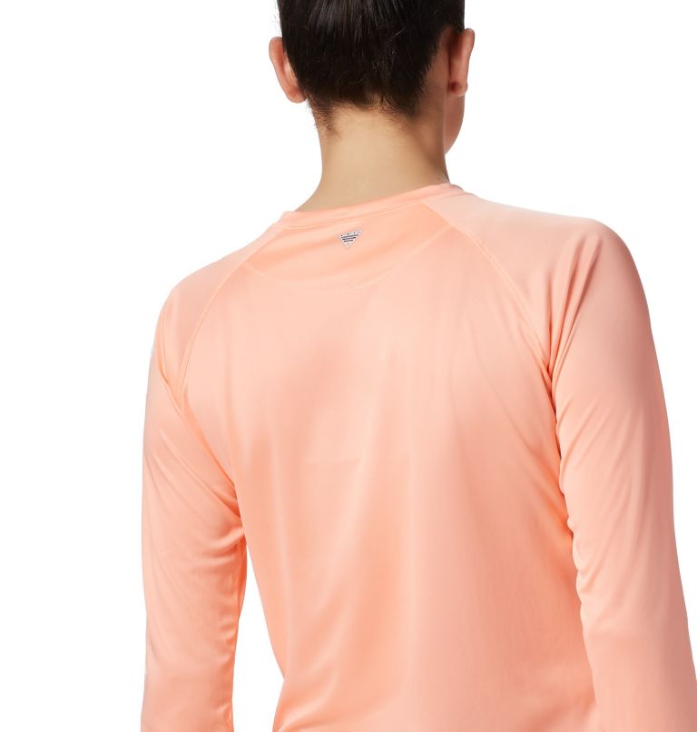 Thumbnail: Women’s PFG Tidal Tee II Long Sleeve Shirt, Color: Tiki Pink, White Logo, image 5