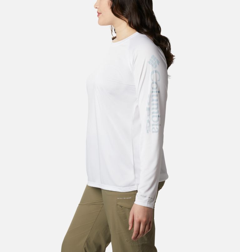 Thumbnail: Women’s PFG Tidal Tee II Long Sleeve - Plus Size, Color: White, Cirrus Grey Logo, image 3