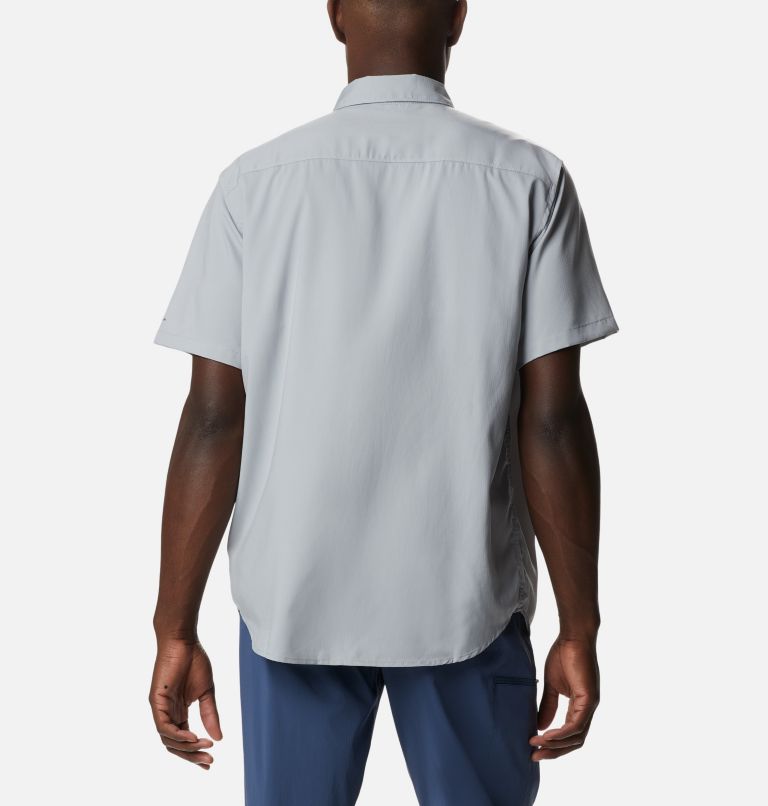 Thumbnail: Men's Utilizer II Solid Short Sleeve Shirt, Color: Columbia Grey, image 2