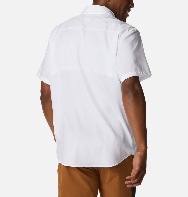 Thumbnail: Men's Utilizer II Solid Short Sleeve Shirt, Color: White, image 2