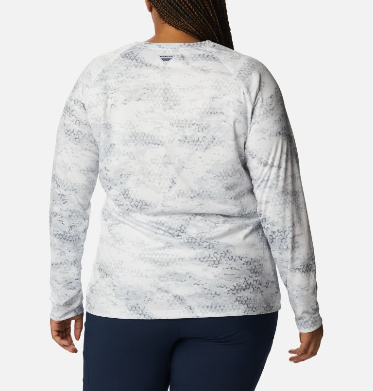 Thumbnail: Women’s PFG Super Tidal Tee II Long Sleeve Shirt - Plus Size, Color: Cool Grey PFG Camo Print, image 2
