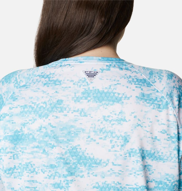 Thumbnail: Women’s PFG Super Tidal Tee II Long Sleeve Shirt - Plus Size, Color: Atoll PFG Camo Print, image 5