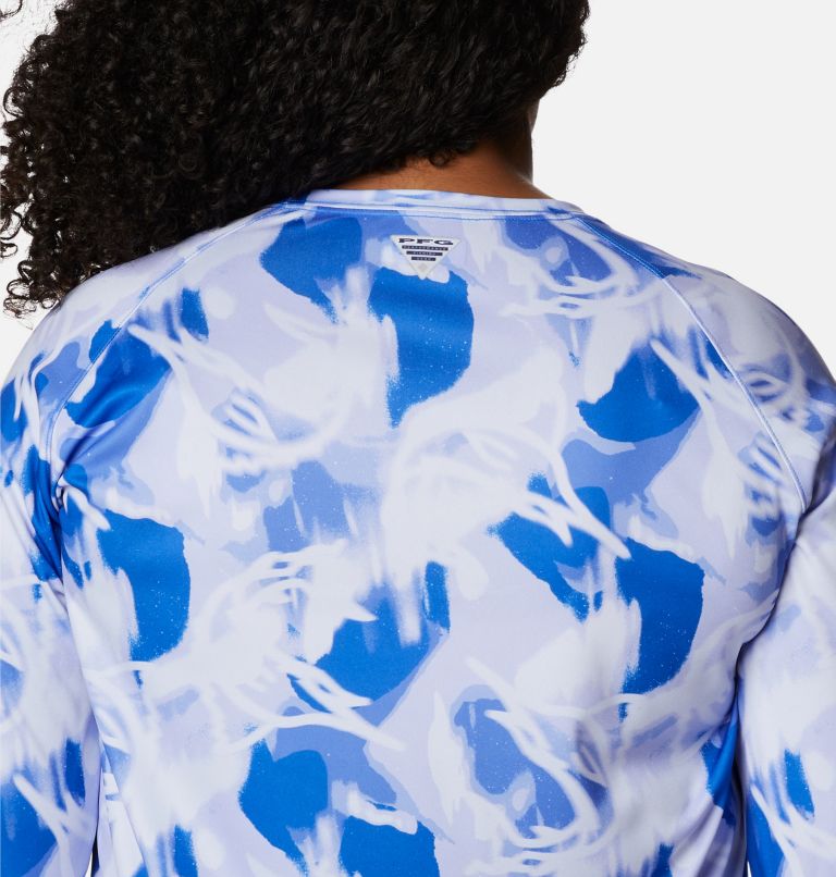 Thumbnail: Women’s PFG Super Tidal Tee II Long Sleeve Shirt - Plus Size, Color: Blue Macaw, Auroras Print, image 5