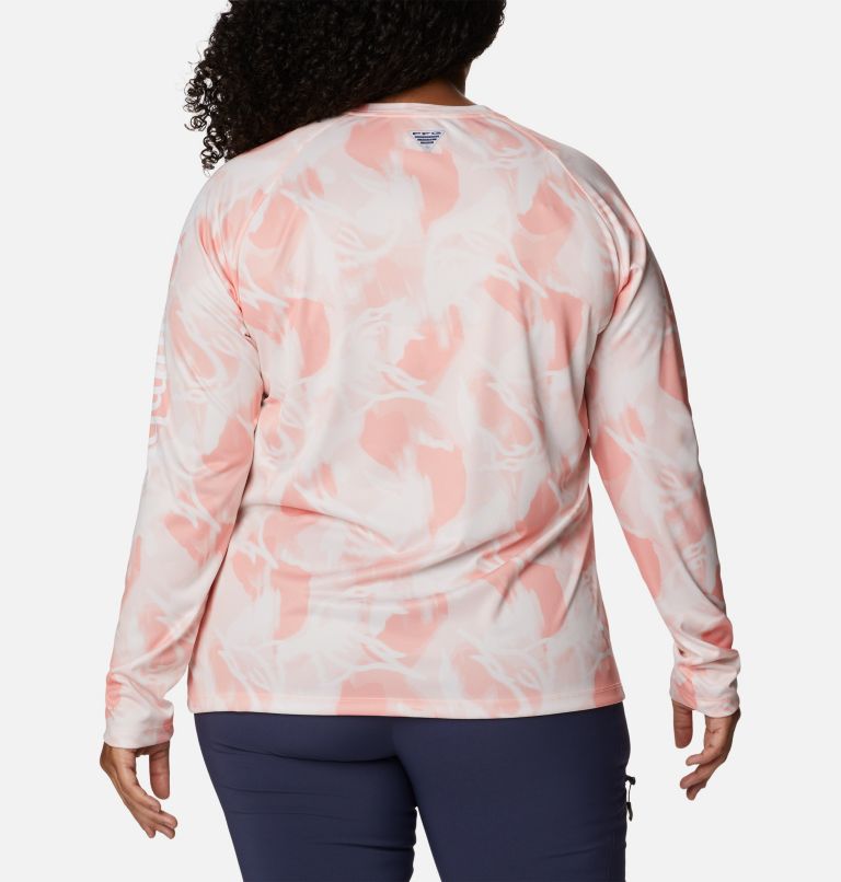 Women’s PFG Super Tidal Tee II Long Sleeve Shirt - Plus Size, Color: Tiki Pink, Auroras Print, image 2