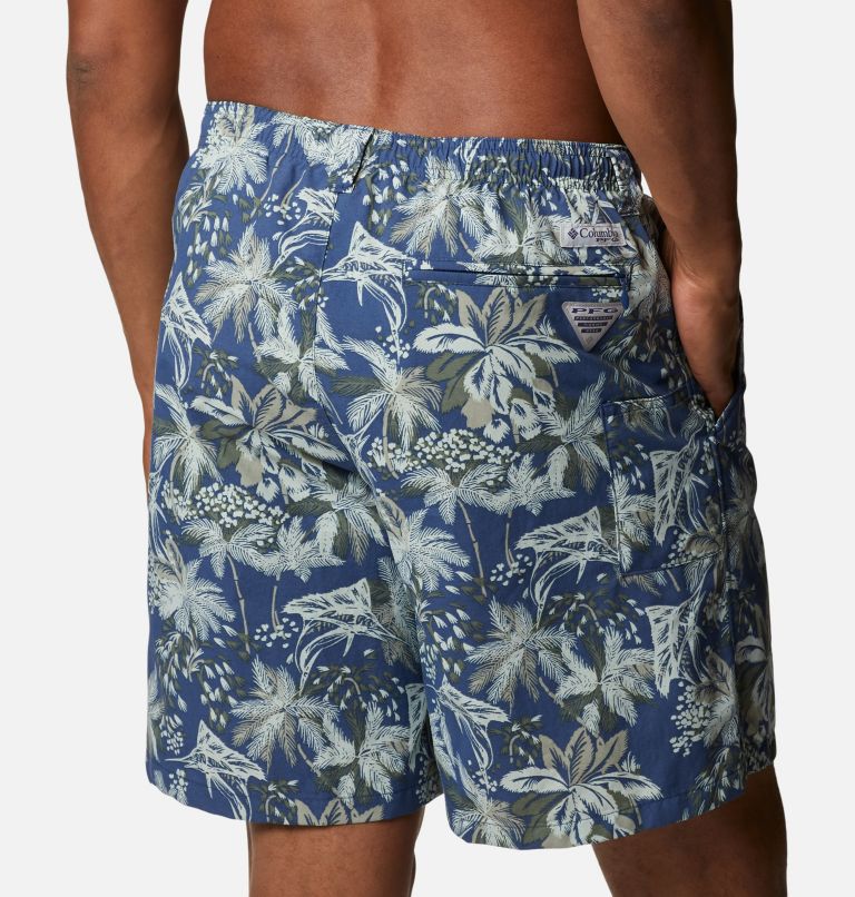 Thumbnail: Men's PFG Super Backcast Water Shorts, Color: Carbon Festive Fishin Print, image 5
