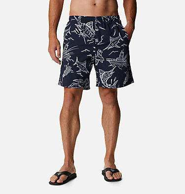 What goes with navy blue shorts