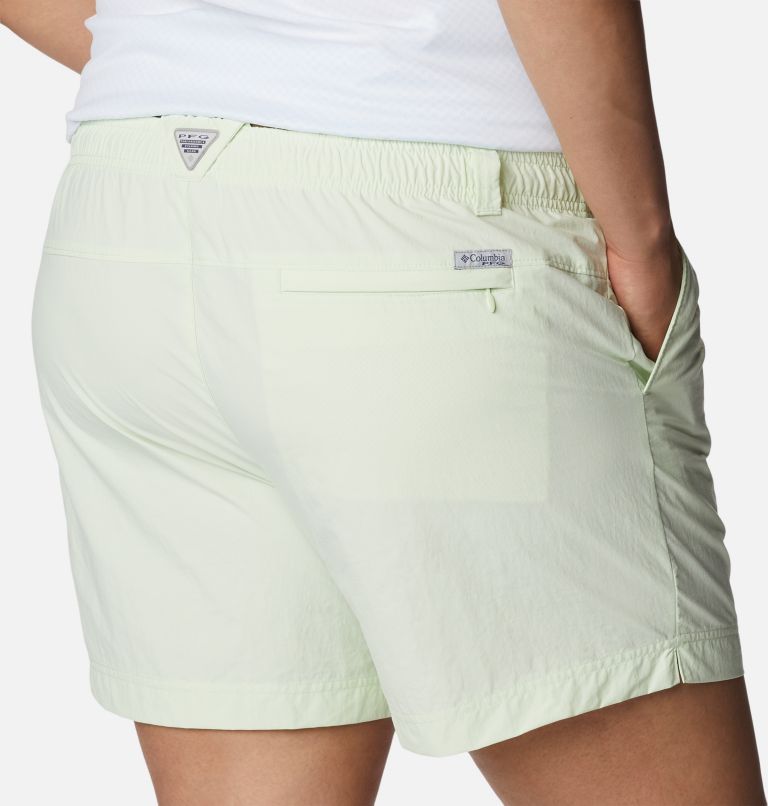 Thumbnail: Women's PFG Backcast Water Shorts - Plus Size, Color: Light Lime, image 5
