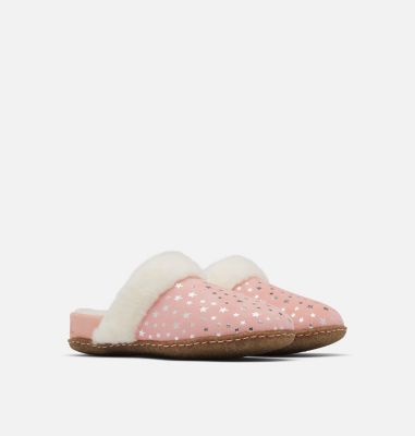 Youth Nakiska&trade; Slide II Slipper YOUTH NAKISKA&trade; SLIDE II | 010 | 1, Faux Pink, 3/4 front