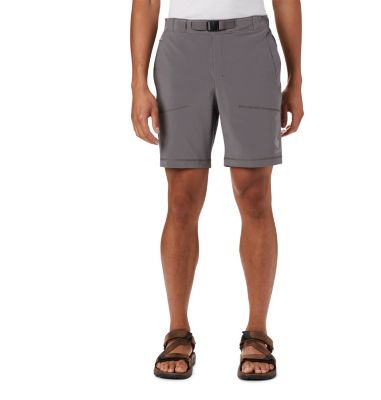 uomo in pantaloncini