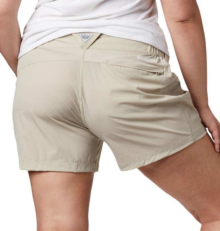 Thumbnail: Women's PFG Coral Point III Shorts - Plus Size, Color: Fossil, image 5