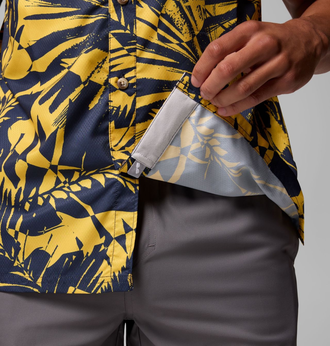 Men's Collegiate PFG Super Slack Tide™ Shirt - Michigan 6