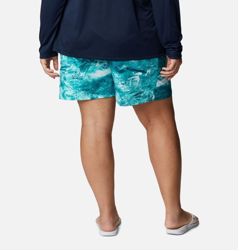 Thumbnail: Women's PFG Tidal II Shorts - Plus Size, Color: Electric Turquoise Realtree Horizon, image 2