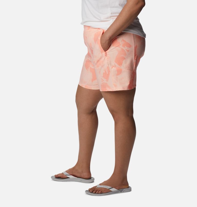 Thumbnail: Women's PFG Tidal II Shorts - Plus Size, Color: Tiki Pink, Auroras Print, image 3