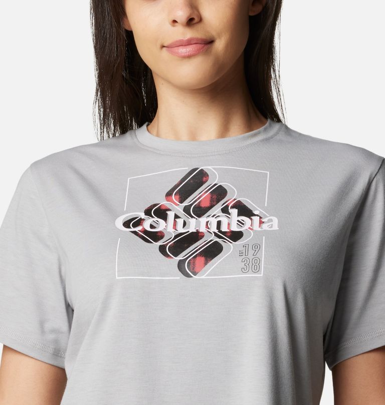 Women's Sun Trek Technical Graphic T-Shirt, Color: Colm Grey Hthr, Dimensional Gem Omblur, image 4