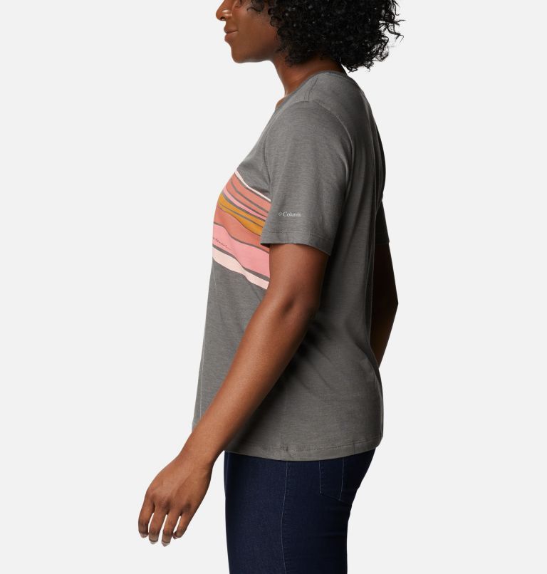 Camiseta casual estampada Bluebird Day para mujer, Color: Charcoal Heather, Striped Hills, image 3