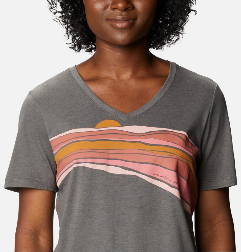 Camiseta casual estampada Bluebird Day para mujer, Color: Charcoal Heather, Striped Hills, image 4
