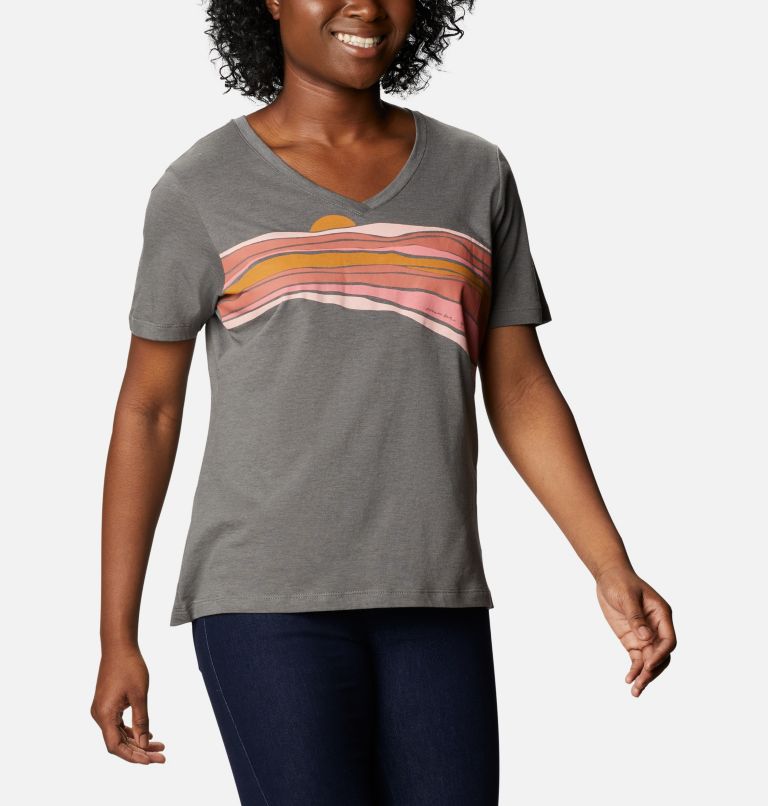 Camiseta casual estampada Bluebird Day para mujer, Color: Charcoal Heather, Striped Hills, image 5