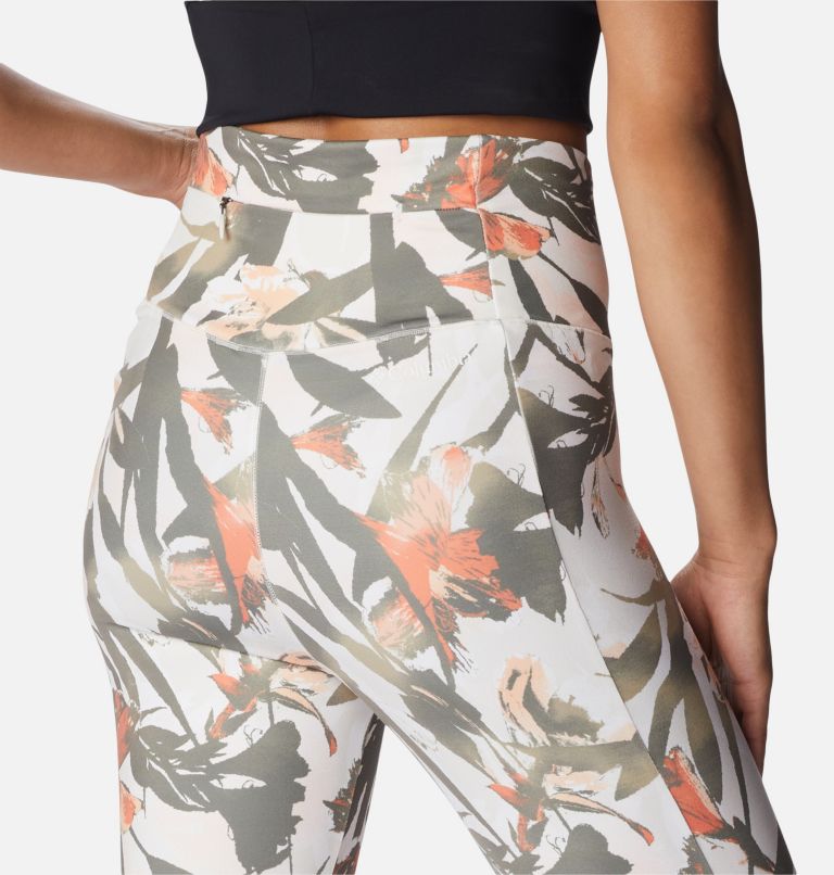 Women's Weekend Adventure 7/8 Leggings, Color: Chalk, Floriculture, image 5