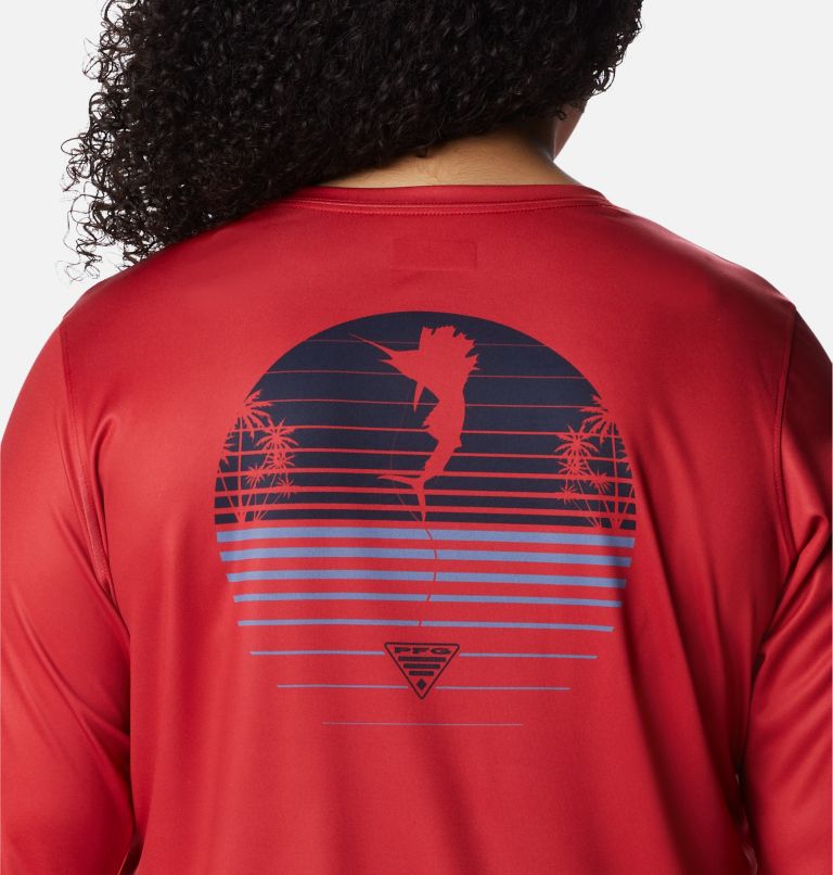 Thumbnail: Women's PFG Tidal Tee Hook-Up Long Sleeve Shirt - Plus Size, Color: Red Spark, Bluestone Gradient, image 5