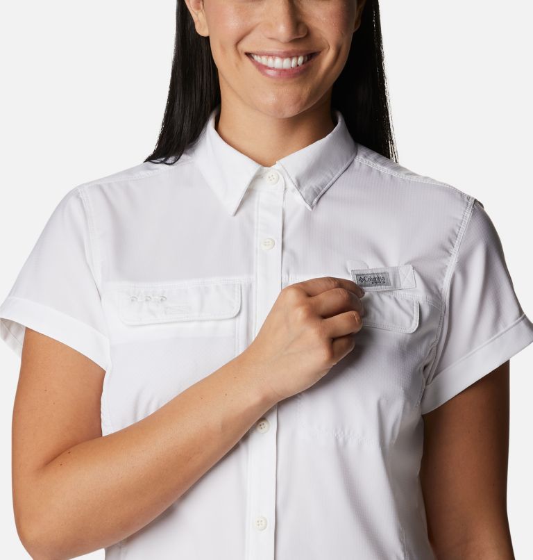 Thumbnail: Women's PFG Skiff Guide Woven Short Sleeve Shirt, Color: White, image 4