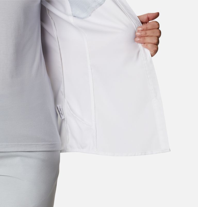 Thumbnail: Women's PFG Skiff Guide Woven Short Sleeve Shirt, Color: White, image 7