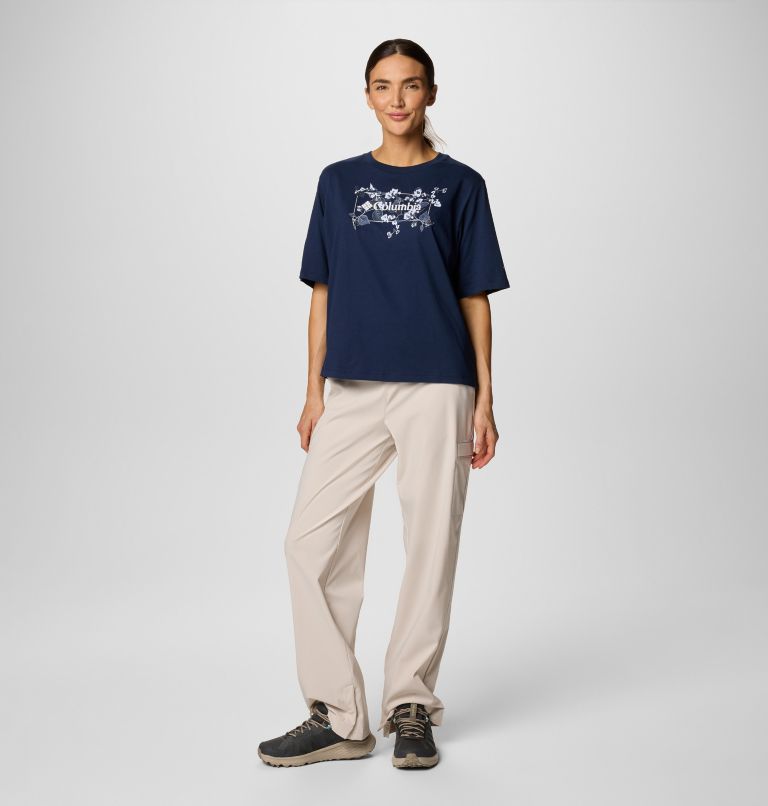Camiseta holgada North Cascades para mujer, Color: Collegiate Navy, Floral Emblem, image 3