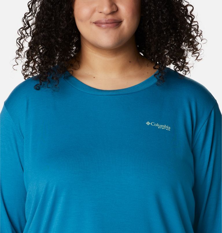 Thumbnail: Women's PFG Slack Water Graphic Long Sleeve Shirt - Plus Size, Color: Deep Marine, Light Lime Gradient, image 4