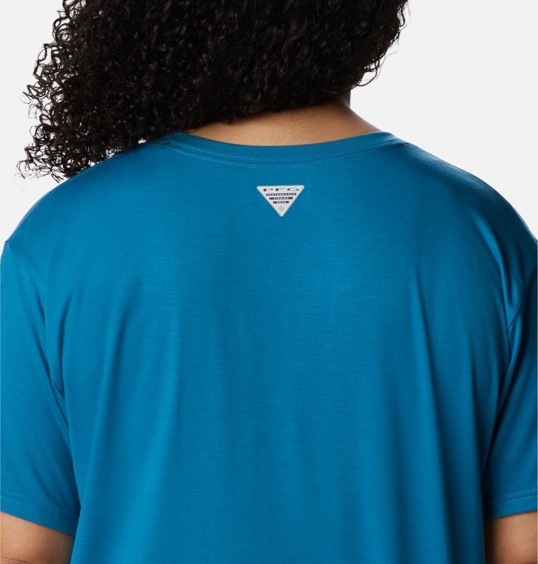 Women's PFG Slack Water Graphic Short Sleeve Shirt - Plus Size, Color: Deep Marine, Trout
